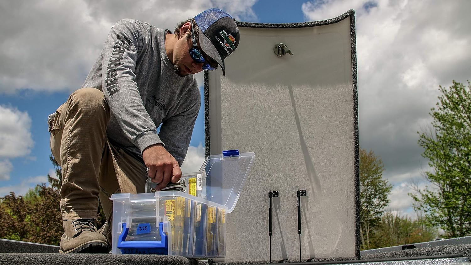 Flambeau Outdoors Super Half Satchel Soft Bait Organizer, Zerust, Clear | Organizes soft bait packages upright in 4 compartments with 3 Zerust dividers. Translucent lid and base, clear - Image 5
